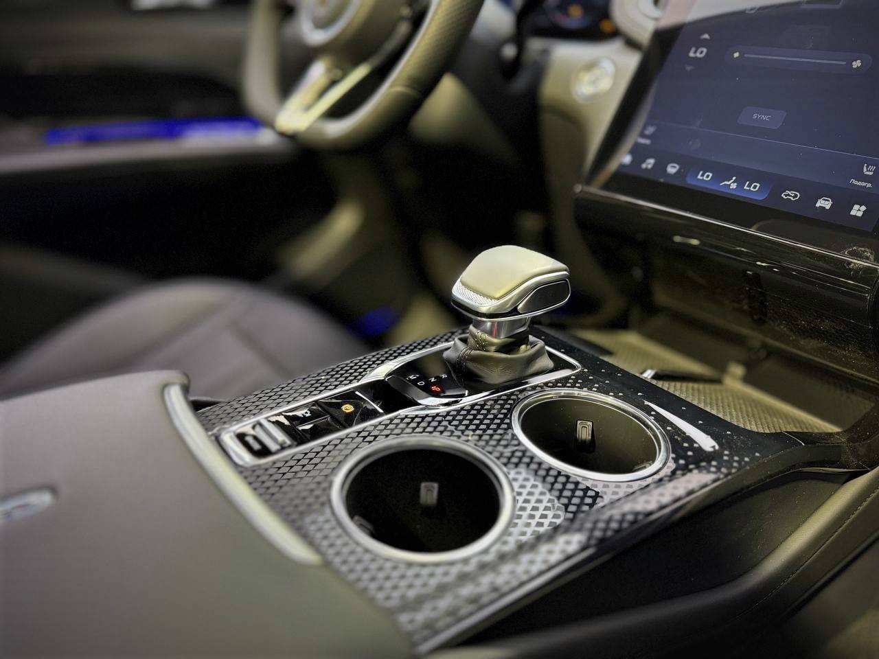 Hongqi HS3 Делюкс 2.0Т полный привод (Deluxe)