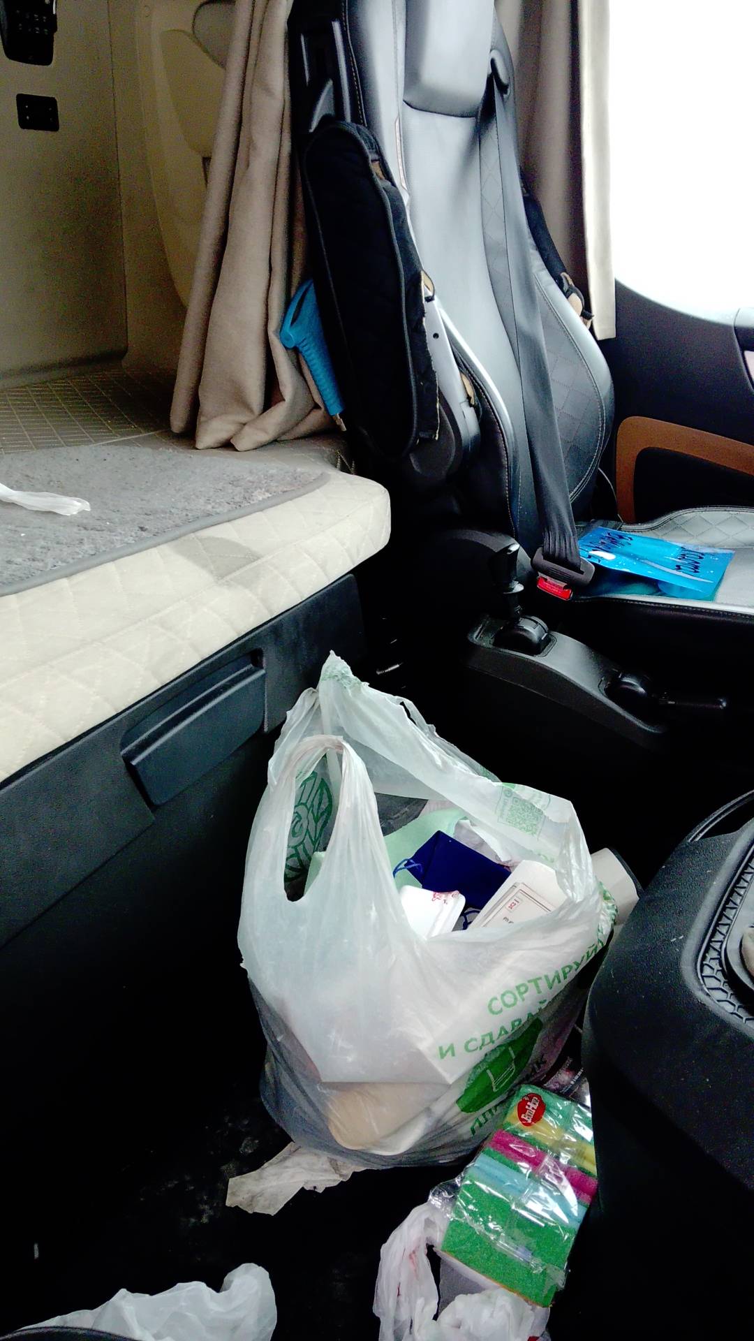 Shacman SX4188YY381,  568 174 км, 2024 года в лизинг