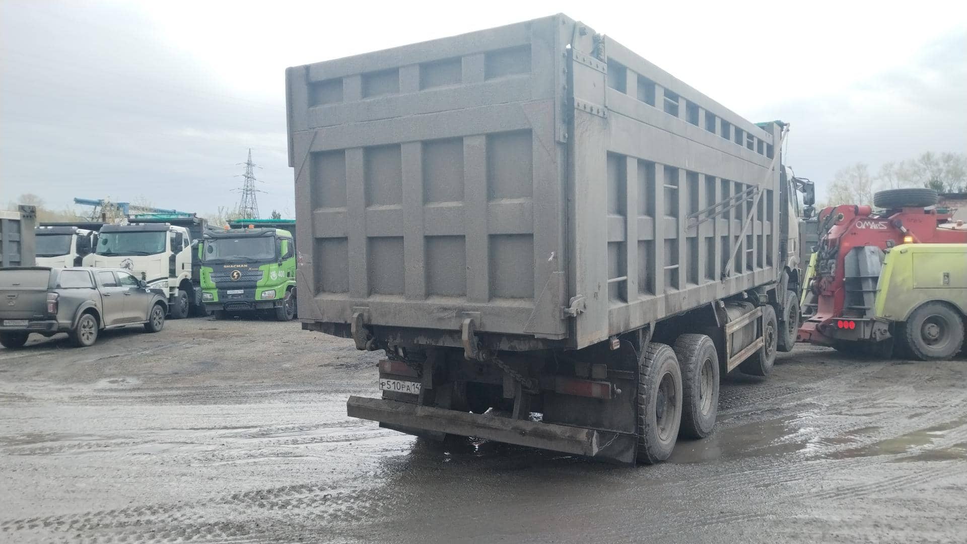 FAW CA3310P66K24T4E5 8х4,  311 819 км, 2023 года в лизинг