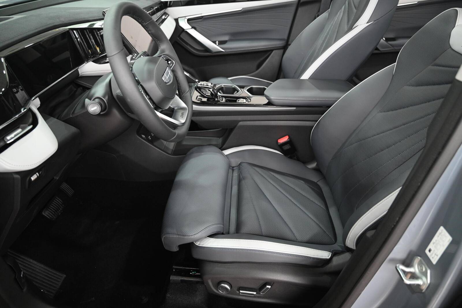 Geely Atlas Flagship 2.0T 8AT 4WD