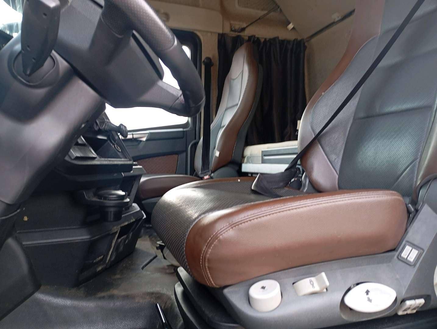 FAW CA4180P77K25E5 4x2,  498 077 км, 2023 года в лизинг