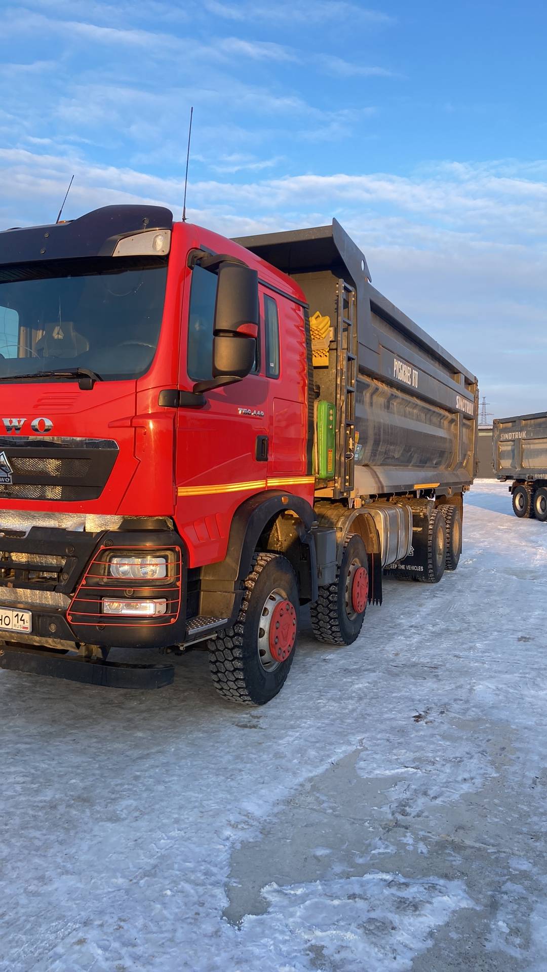 HOWO ZZ3317V386GE1 8х4,  28 863 км, 2024 года в лизинг