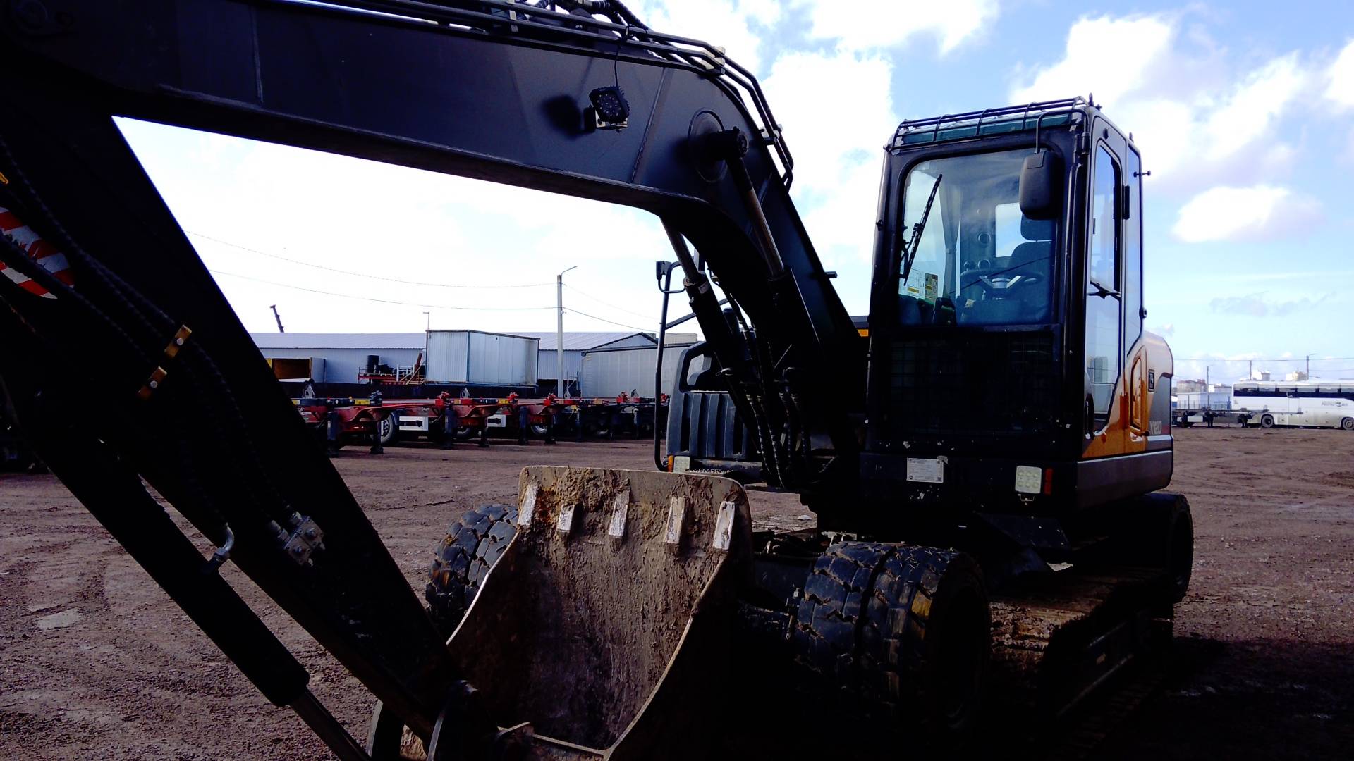 HZM X120 колесно-гусеничный, 2022 года в лизинг