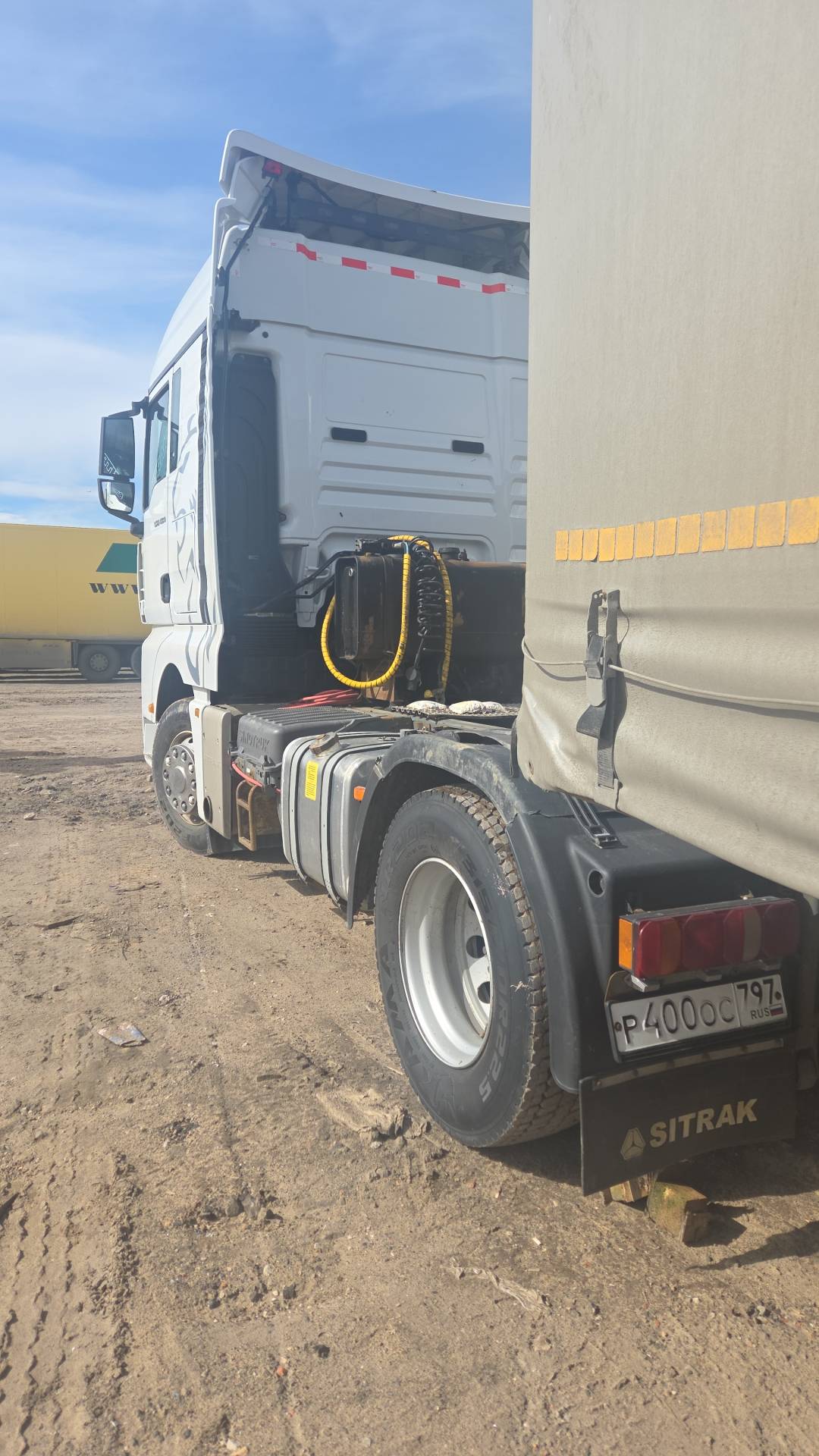 Sitrak C7H 4x2 ZZ4186V361HE,  385 490 км, 2023 года в лизинг