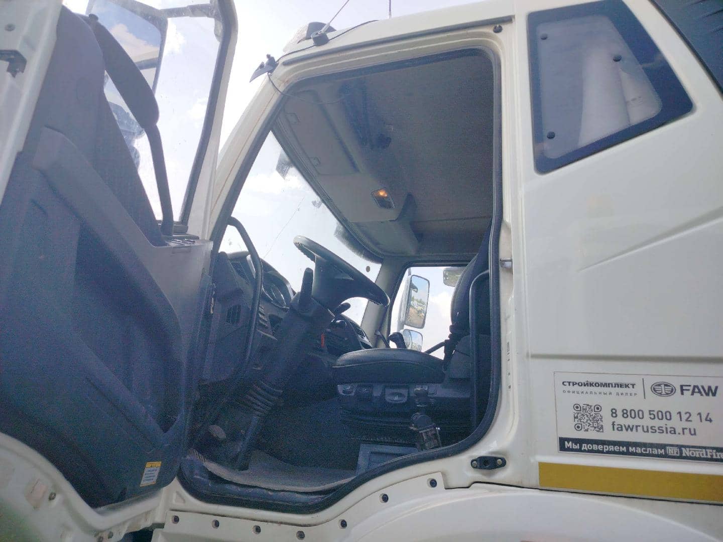 FAW CA3310P66K24T4E5 8х4,  148 571 км, 2023 года в лизинг