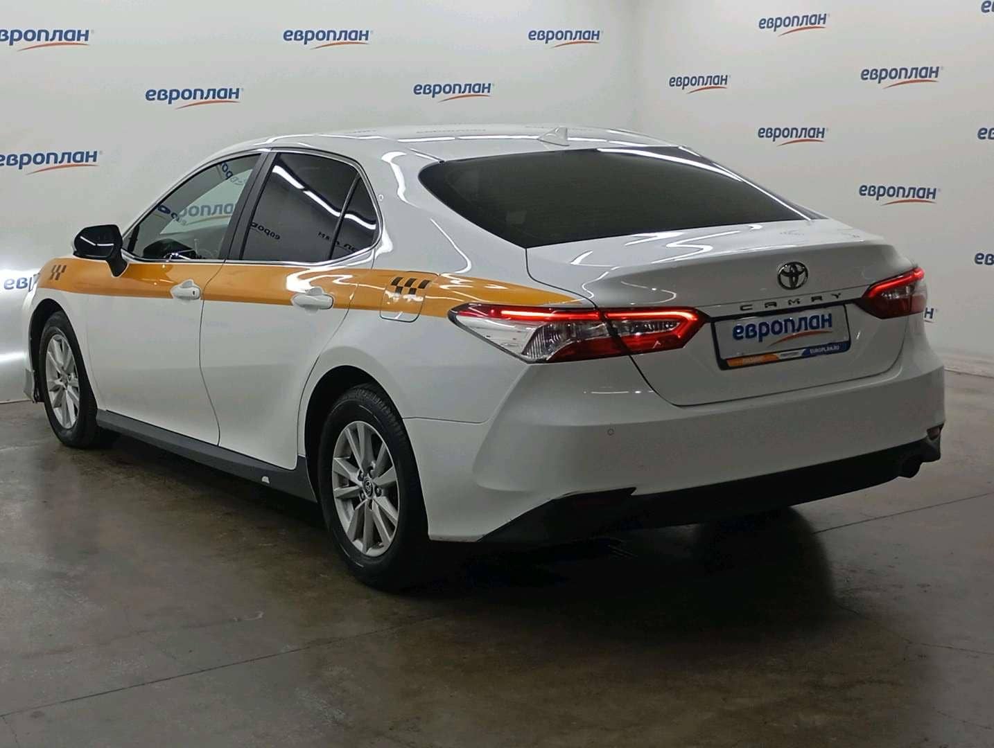 Toyota Camry,  265 821 км, 2020 года в лизинг