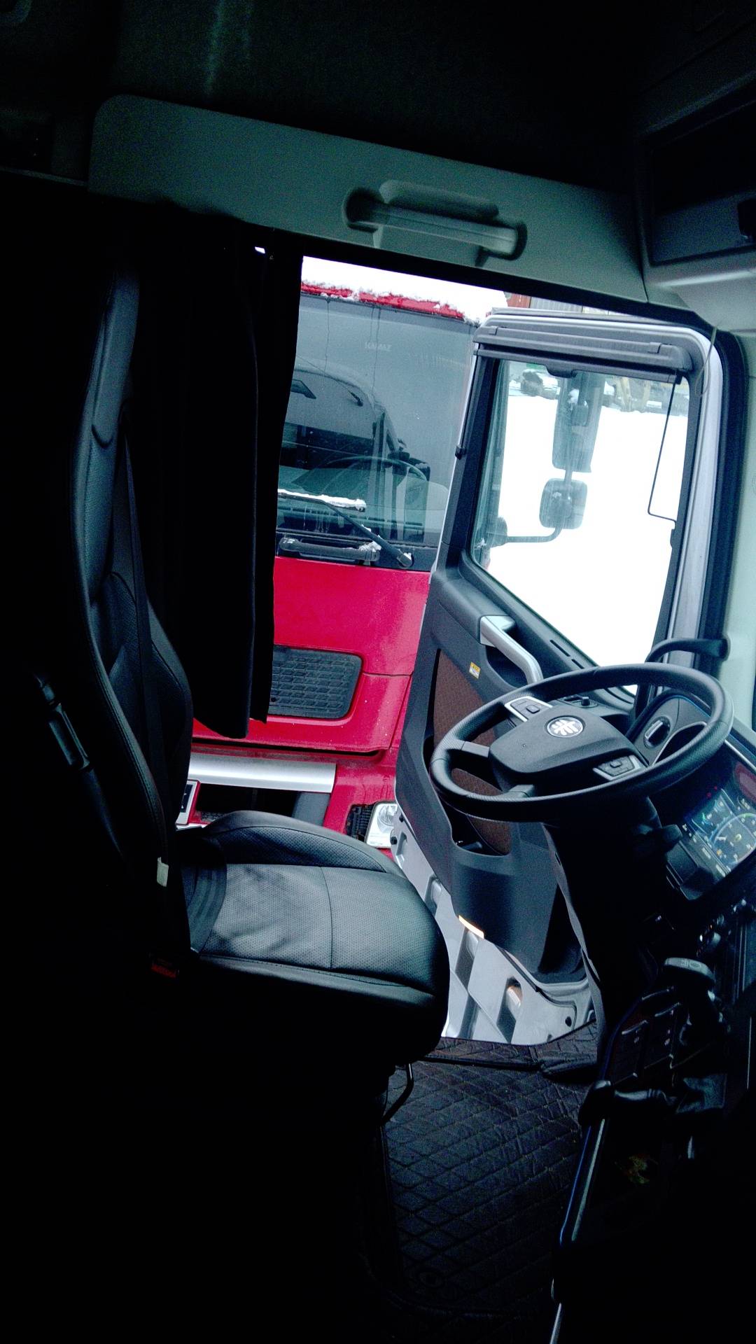 FAW CA4180P77K25E5 4x2,  164 295 км, 2024 года в лизинг