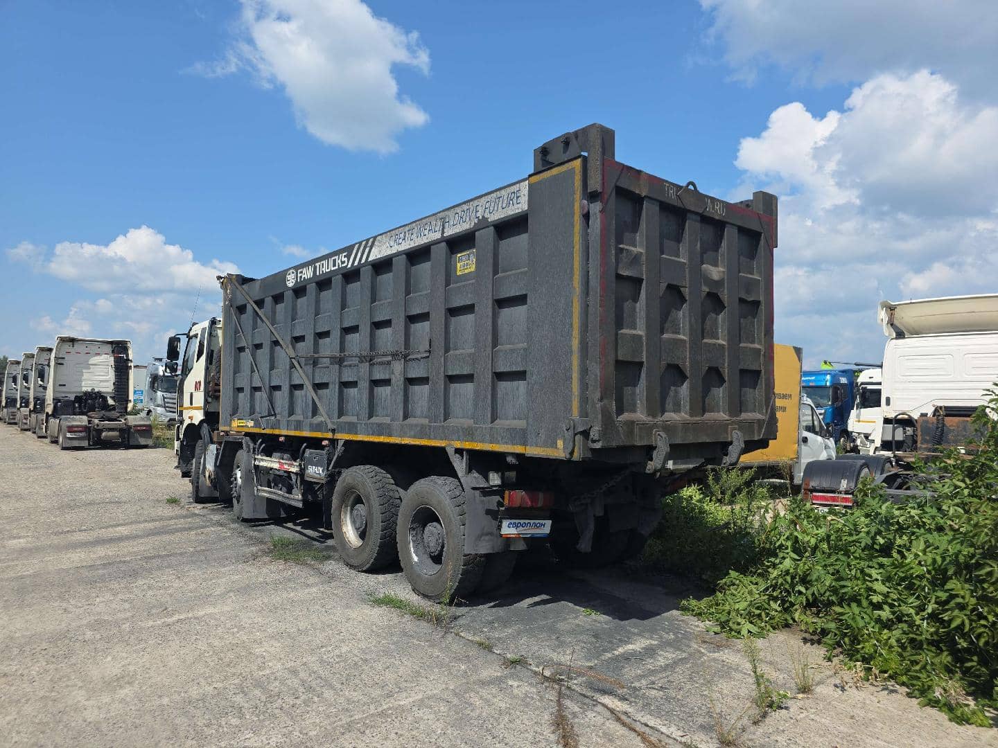 FAW CA3311P66K24T4E5 8х4,  396 760 км, 2022 года в лизинг