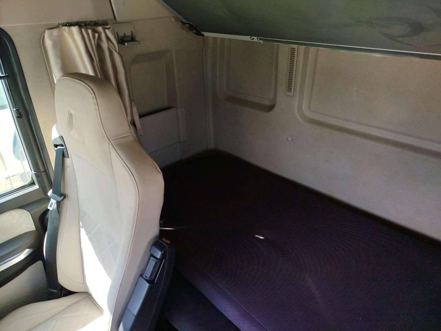 Sitrak C7H MAX ZZ4186V391HE,  700 000 км, 2023 года в лизинг