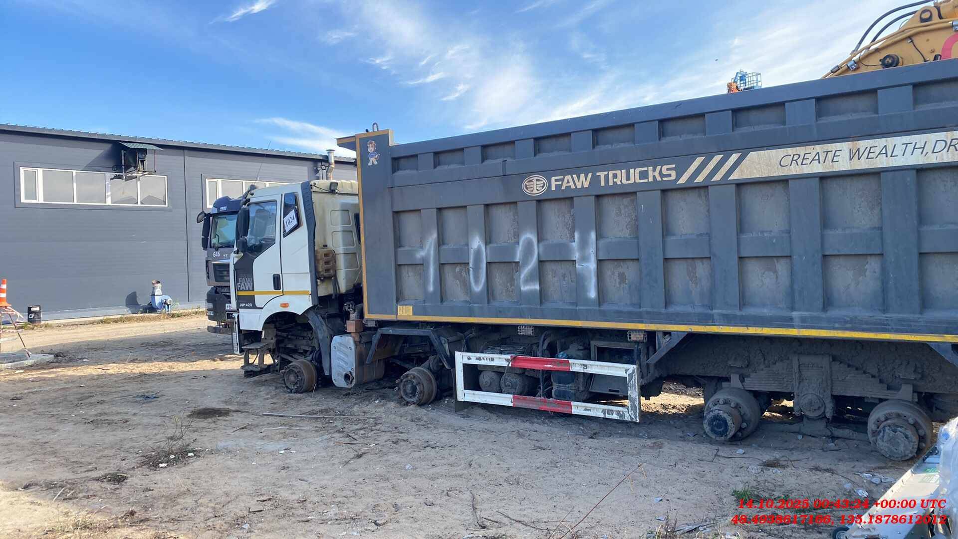 FAW CA3250P66K2T1E5 6х4,  300 000 км, 2022 года в лизинг