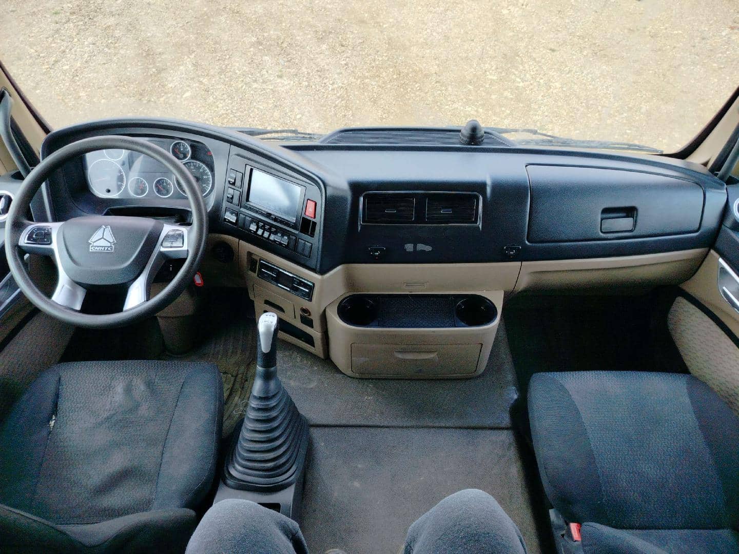 HOWO Sitrak C7H 8x4,  263 594 км, 2022 года в лизинг