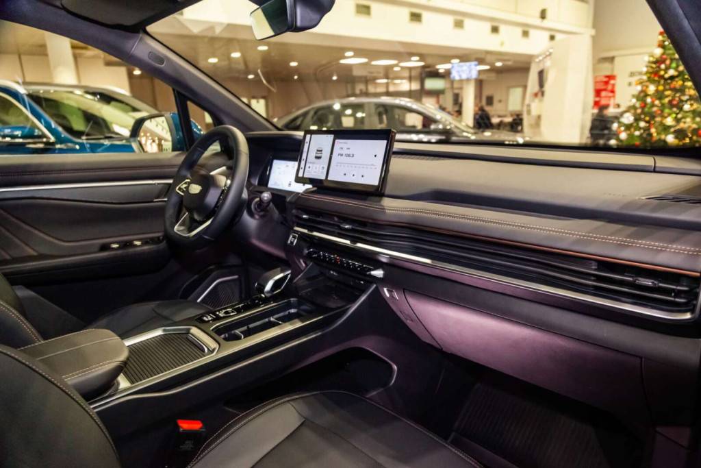 Geely Okavango Flagship 2.0T 7DCT 2WD