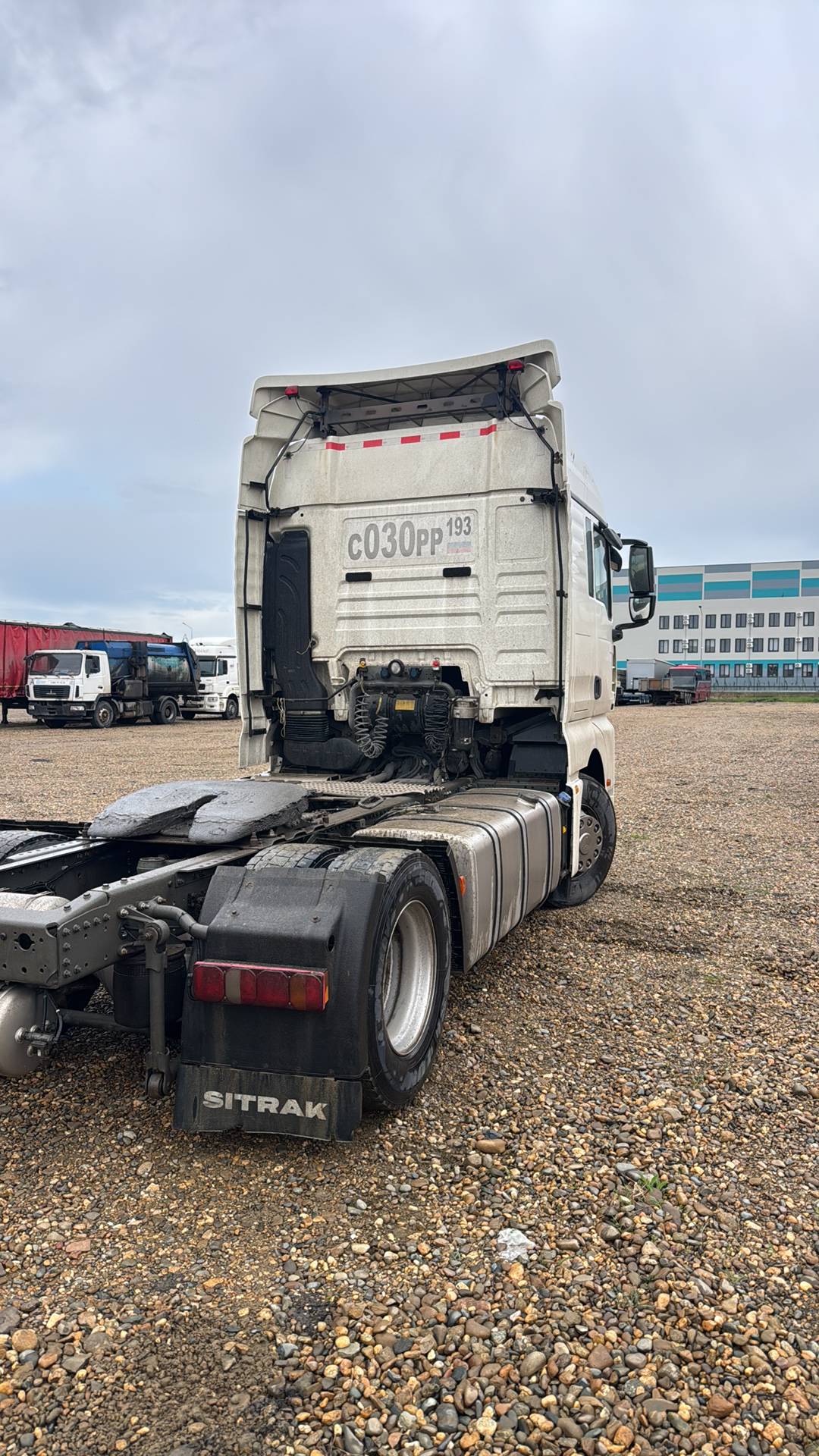 Sitrak C7H 4x2 ZZ4186V361HE,  393 395 км, 2022 года в лизинг