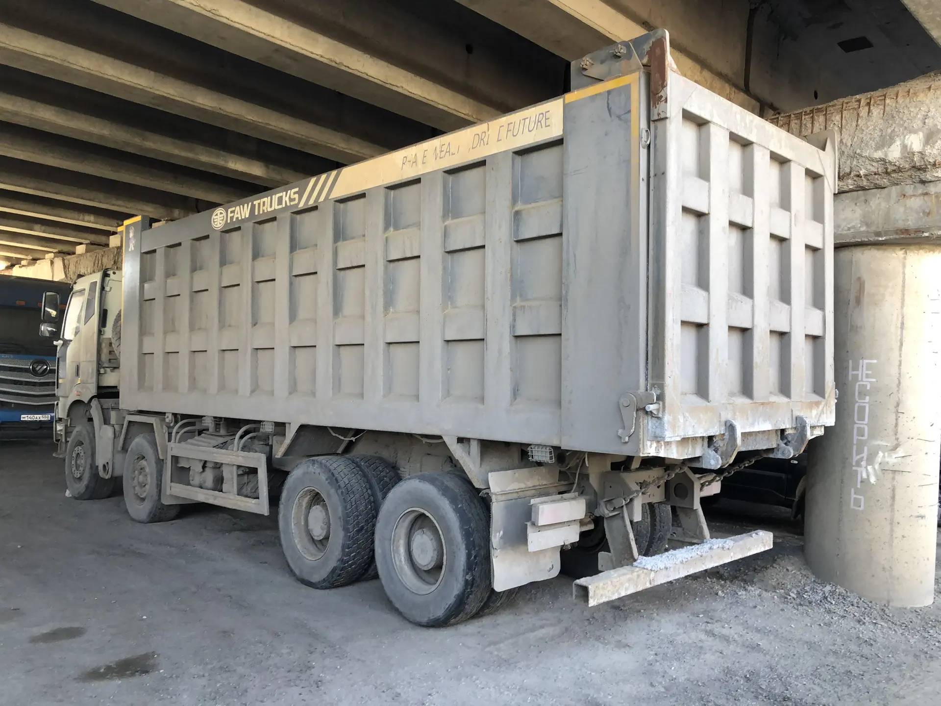 FAW CA3310P66K24T4E5 8х4,  326 792 км, 2021 года в лизинг