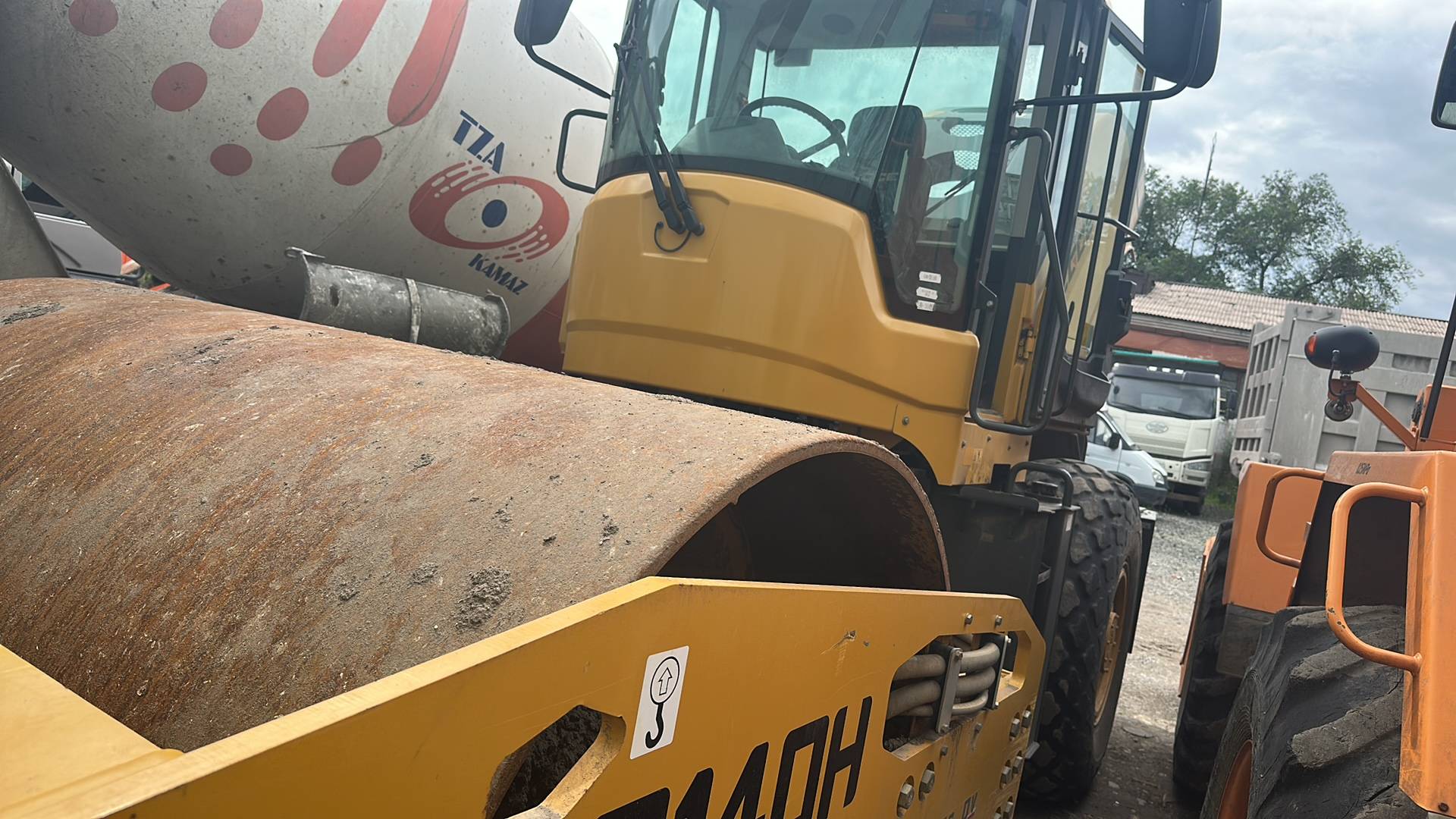 SDLG/LGCE RS8140H,  1 068 км, 2022 года в лизинг
