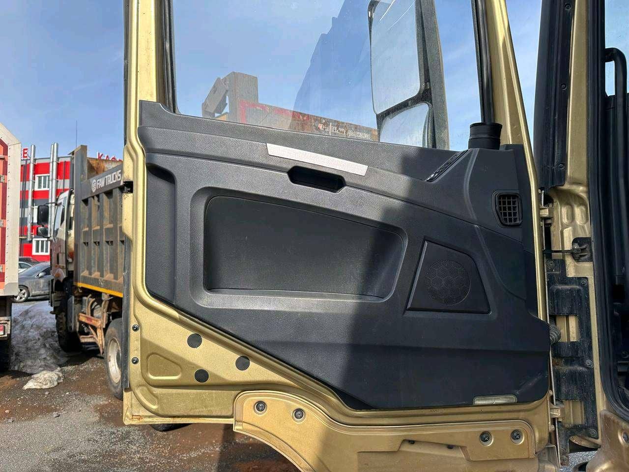 Shacman SX33186V366,  302 125 км, 2022 года в лизинг