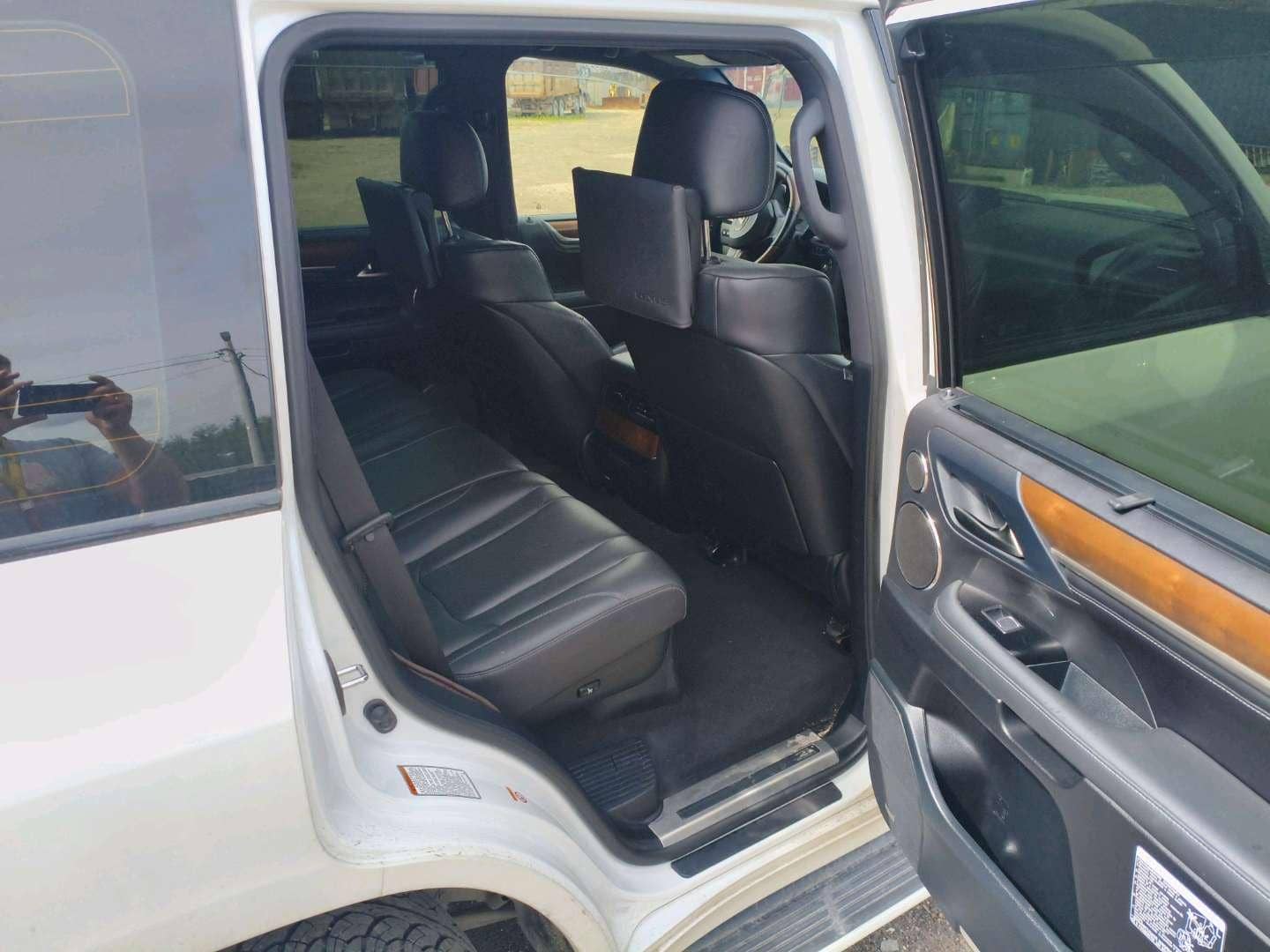 Lexus LX 570,  116 767 км, 2019 года в лизинг