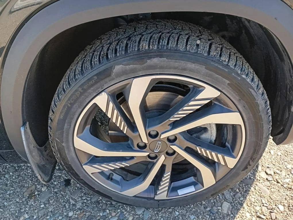 Geely Monjaro,  58 646 км, 2024 года в лизинг