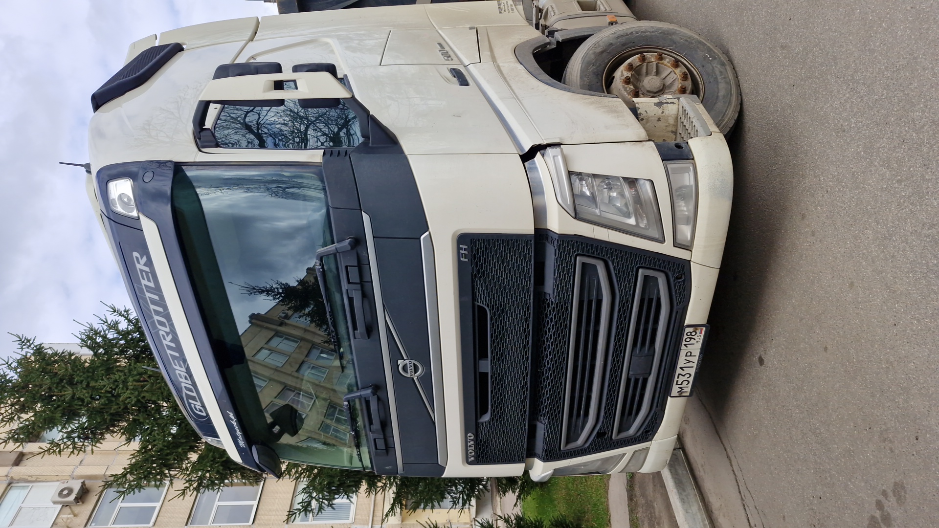 Volvo FH 500 6x2 (FH Globetrotter),  717 761 км, 2019 года в лизинг