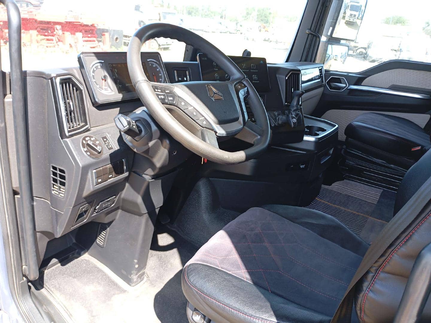 Sitrak С7Н MAX 6×4 ZZ4256V364HE,  129 836 км, 2023 года в лизинг