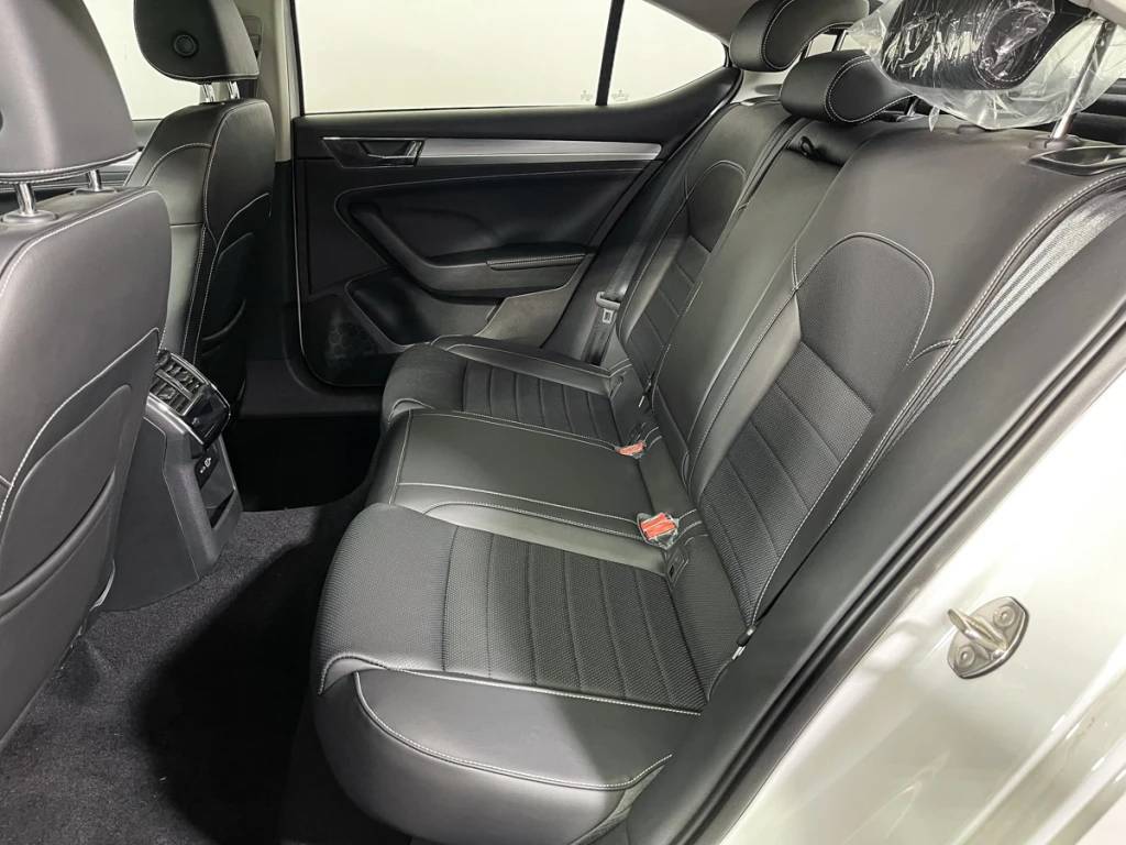 Skoda Superb Exclusive 1.4 TSI DSG-7