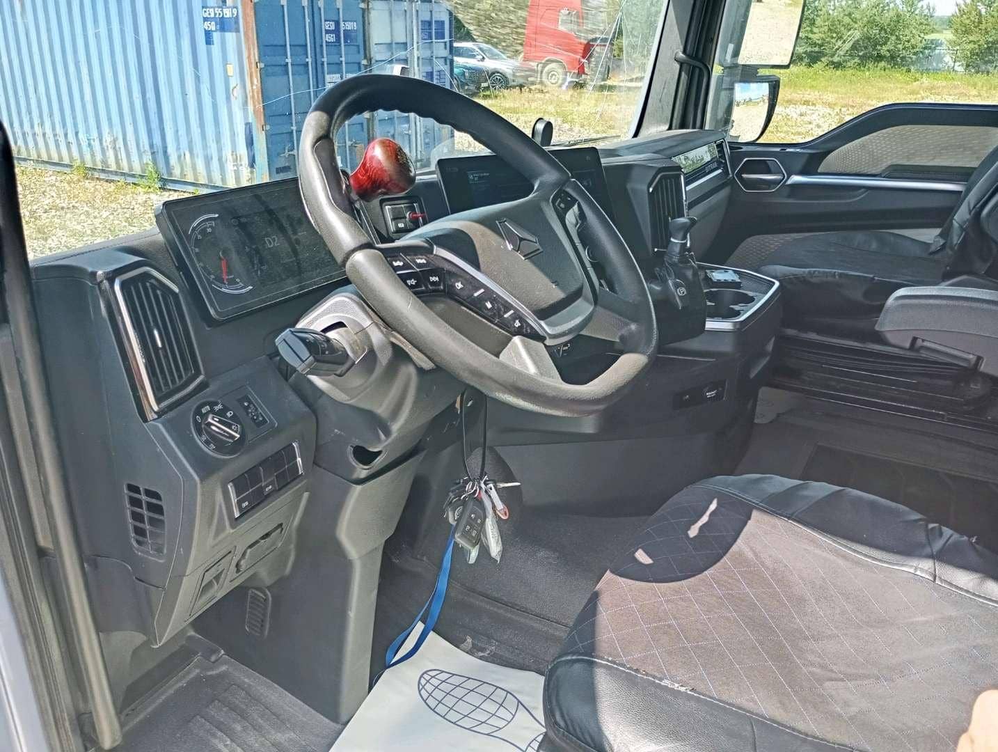 Sitrak С7Н MAX 6×4 ZZ4256V364HE,  360 000 км, 2023 года в лизинг