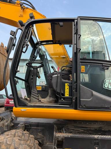 JCB JS200W