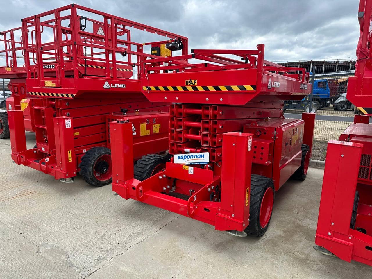 LGMG  (LinGong Machinery Group) SR1218D ножничный подъемник