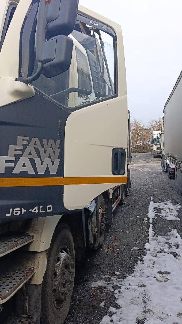 FAW CA3310P66K24T4E5 8х4,  209 990 км, 2022 года