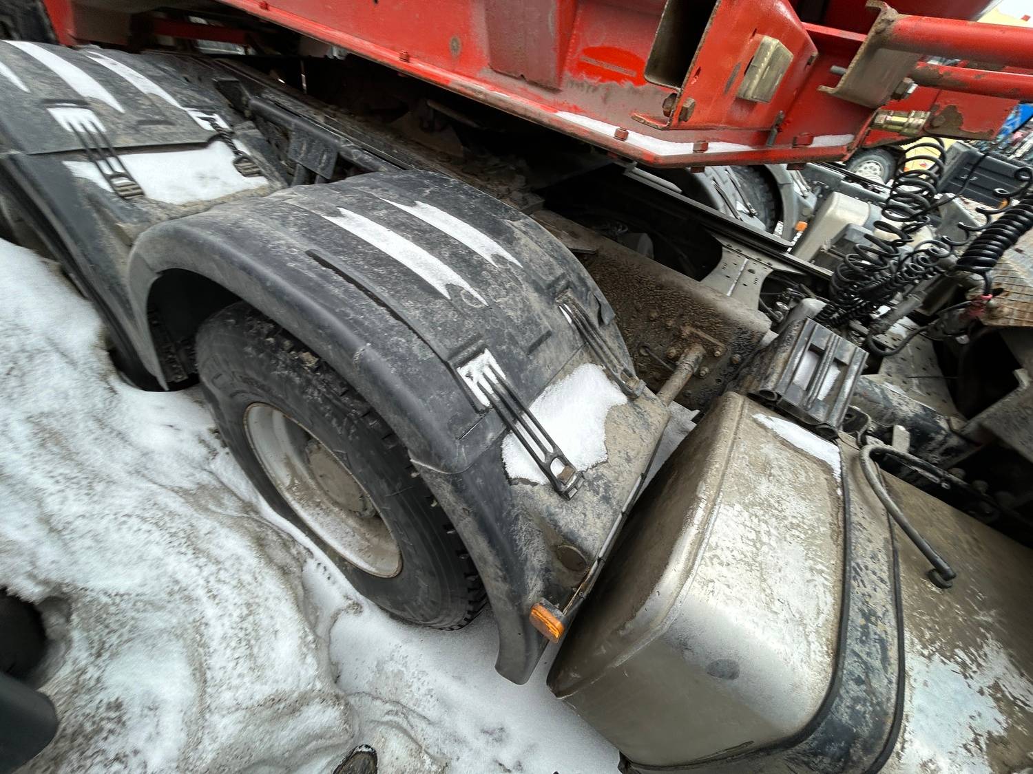 Shacman SX42584V324,  281 354 км, 2022 года в лизинг