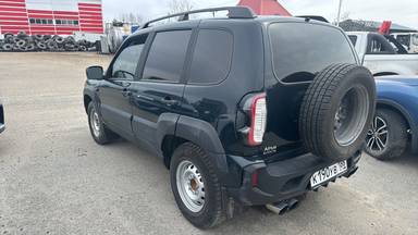 Lada Niva Travel