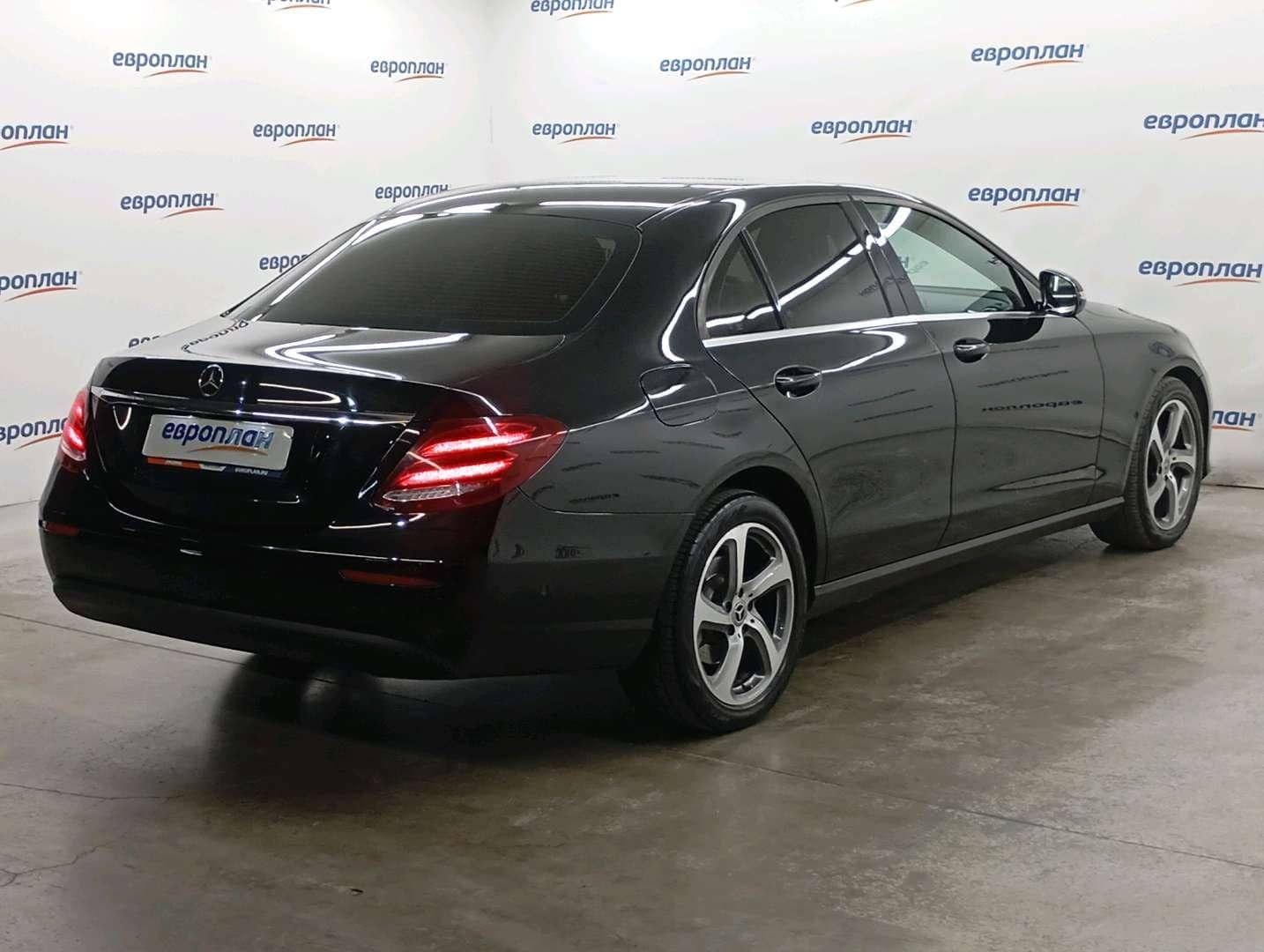 Mercedes-Benz E седан,  257 236 км, 2020 года в лизинг