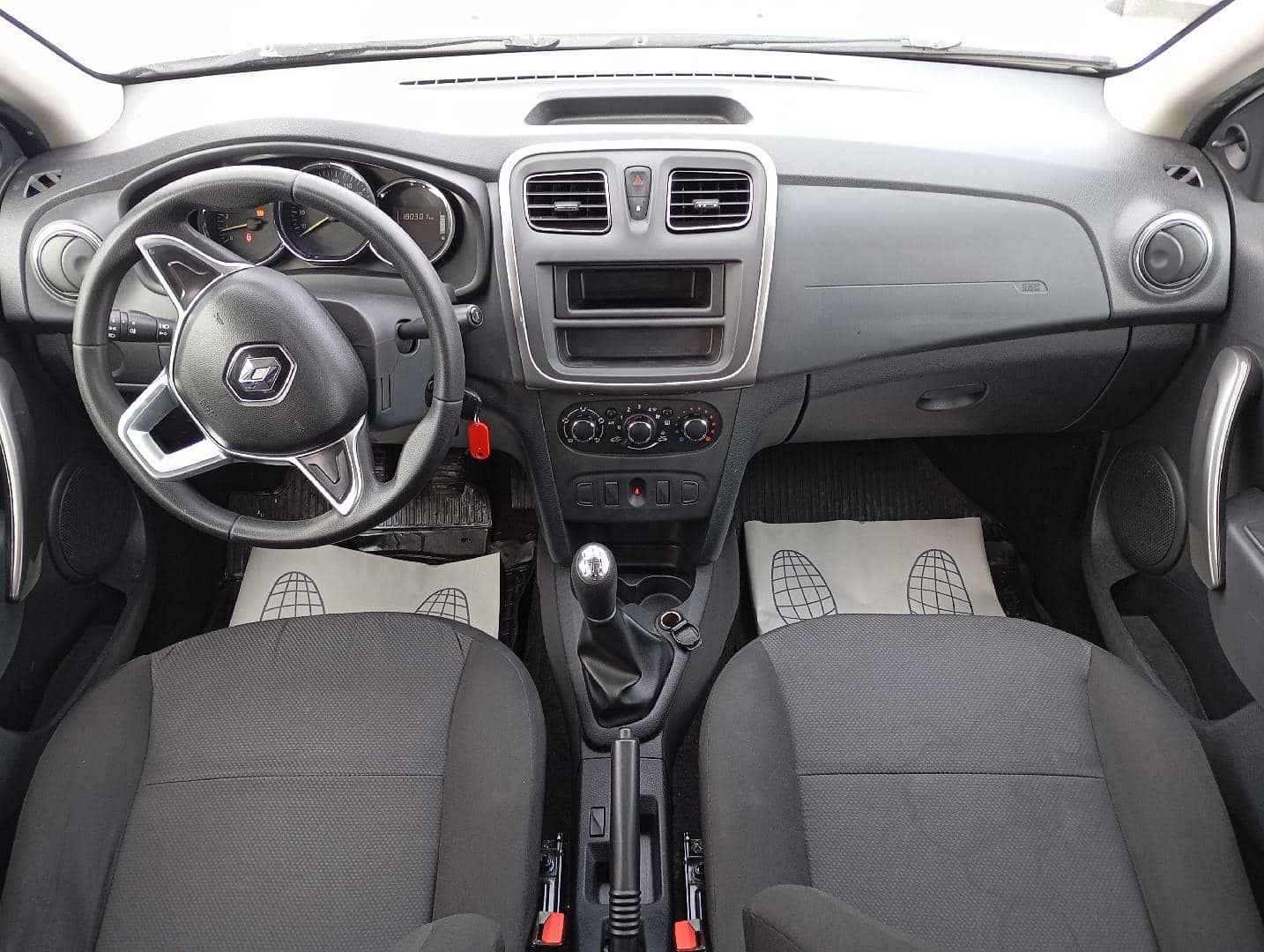 Renault Logan II,  180 301 км, 2019 года в лизинг