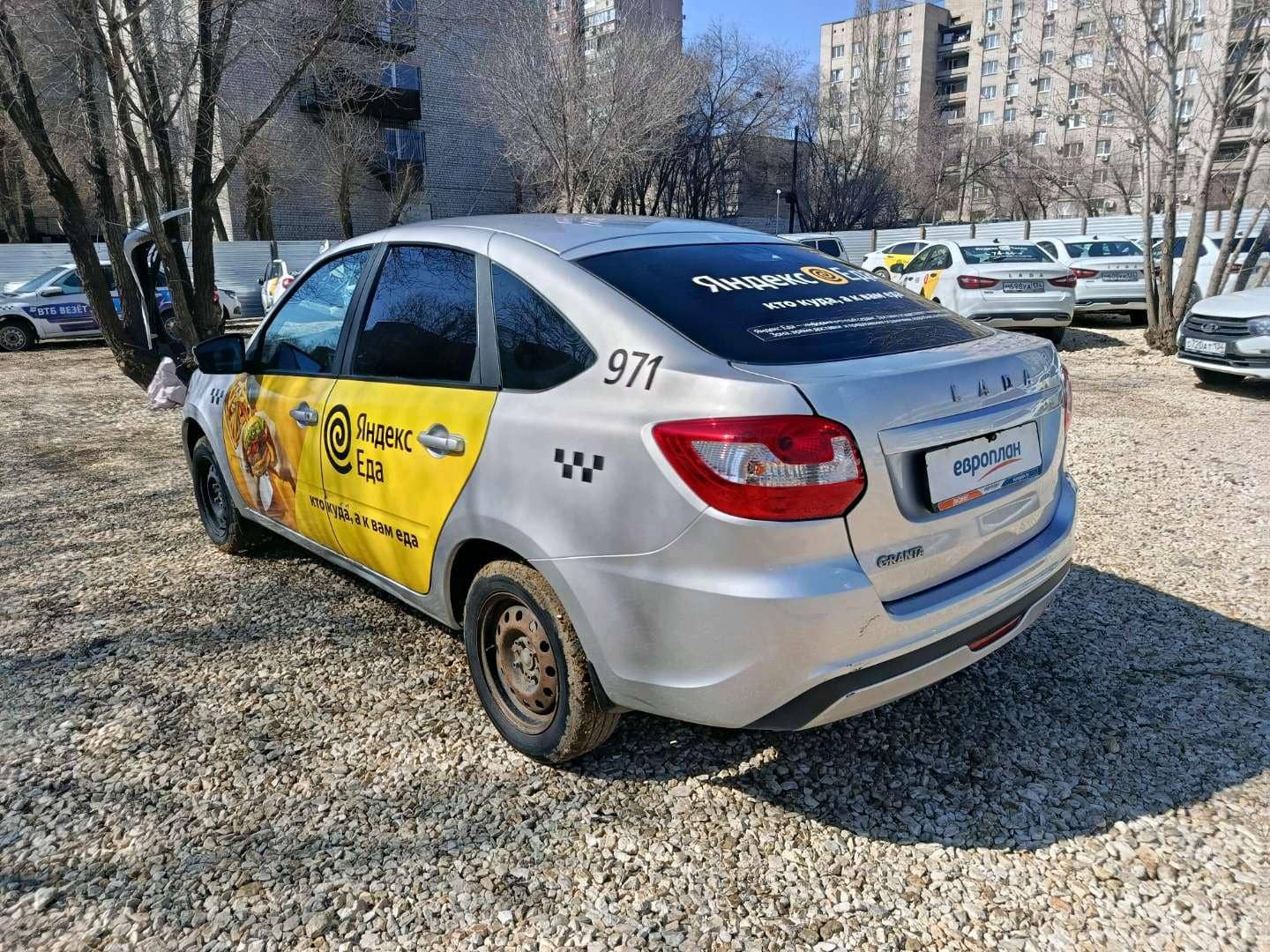 Lada Granta лифтбек,  122 604 км, 2023 года в лизинг