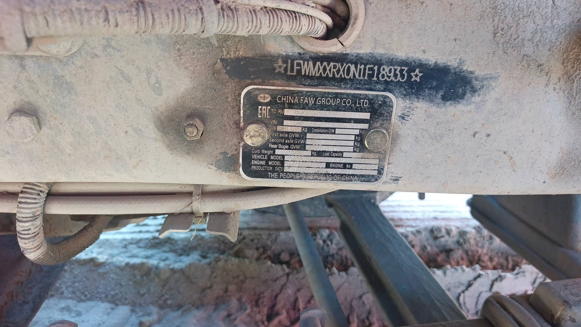 FAW CA3310P66K24T4E5 8х4,  133 000 км, 2022 года