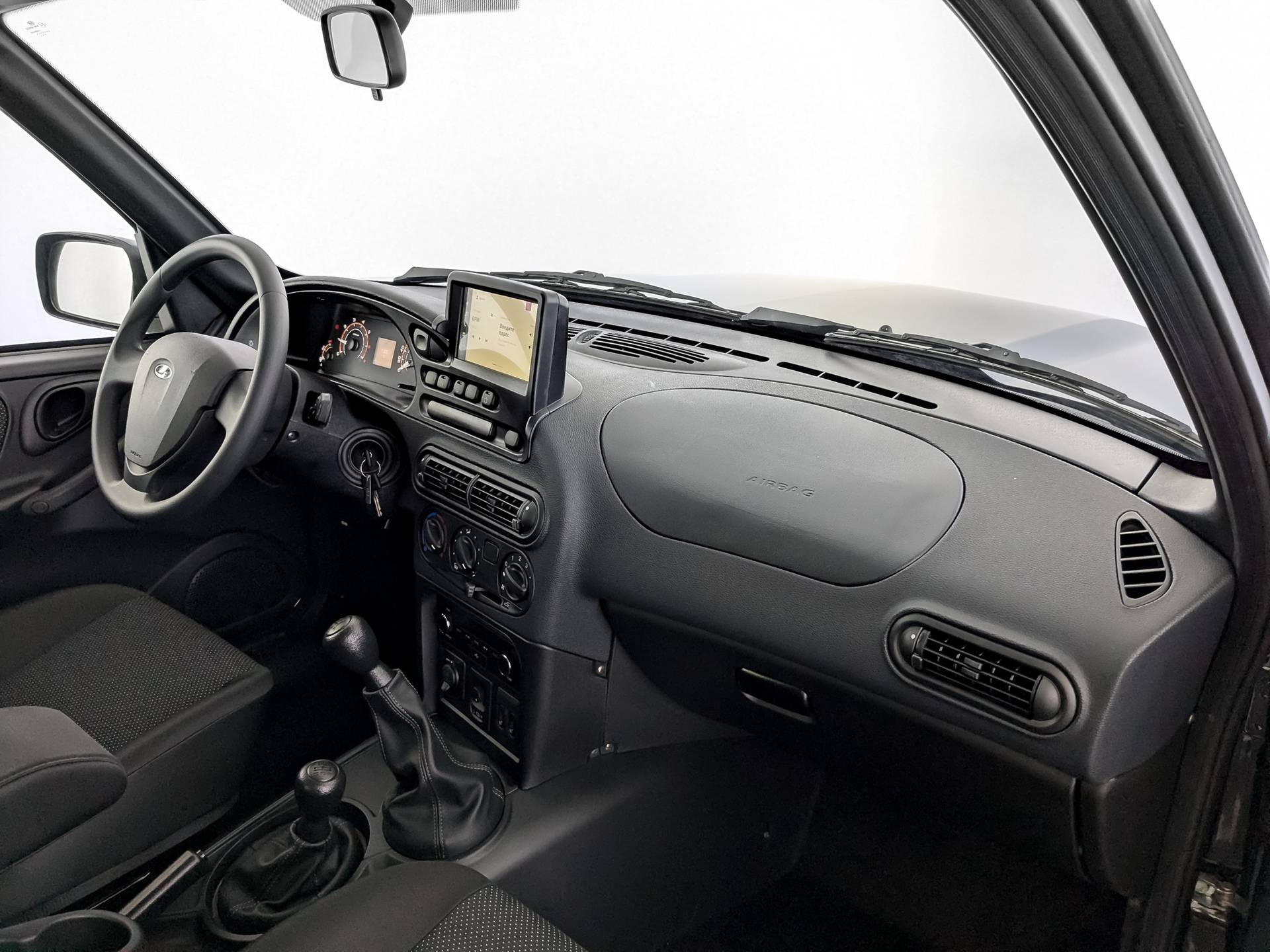 Lada Niva Travel Comfort 24 MMS 1.7 80hp 5MT