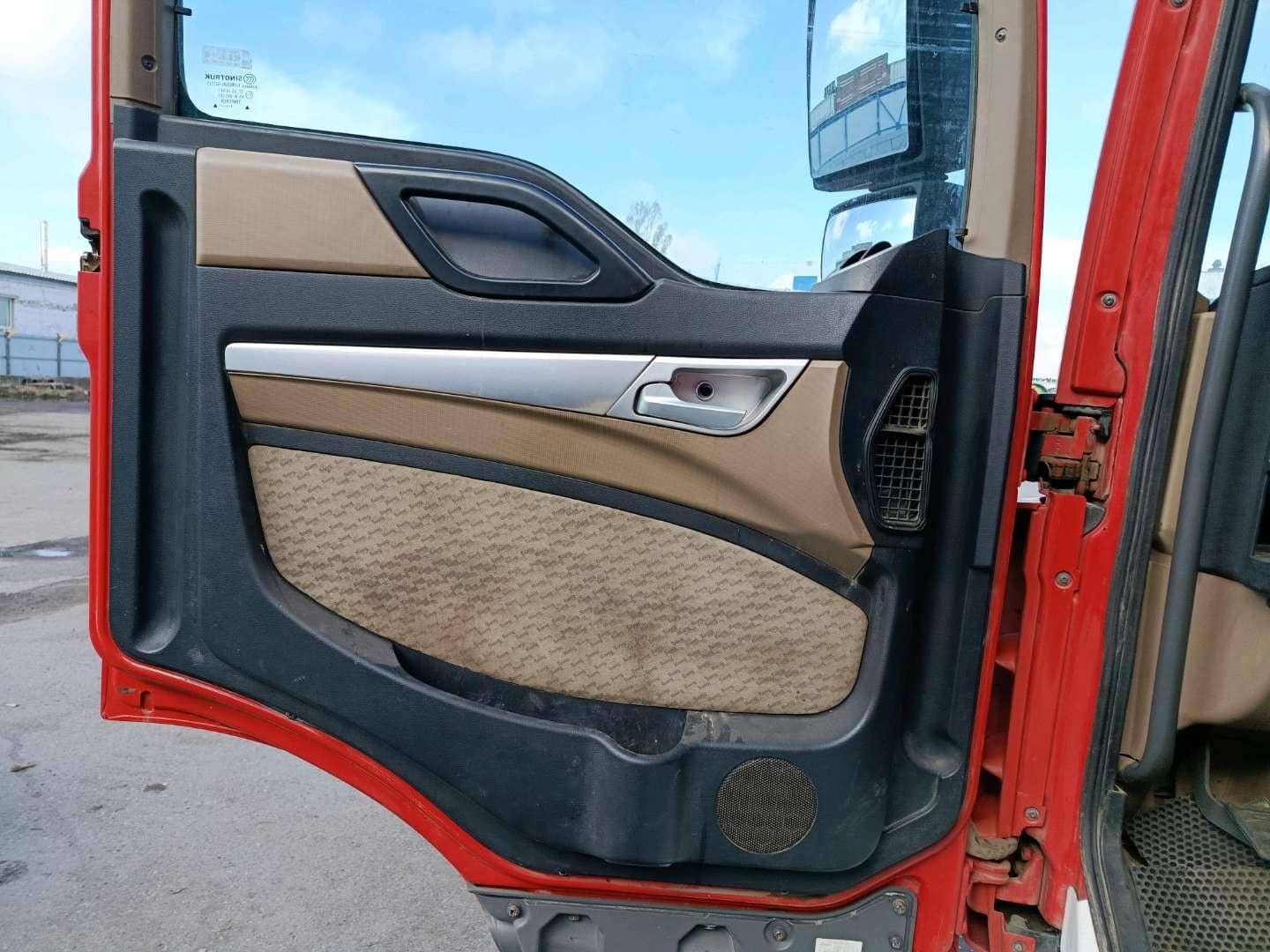 HOWO Sitrak C7H 8x4,  256 969 км, 2022 года в лизинг