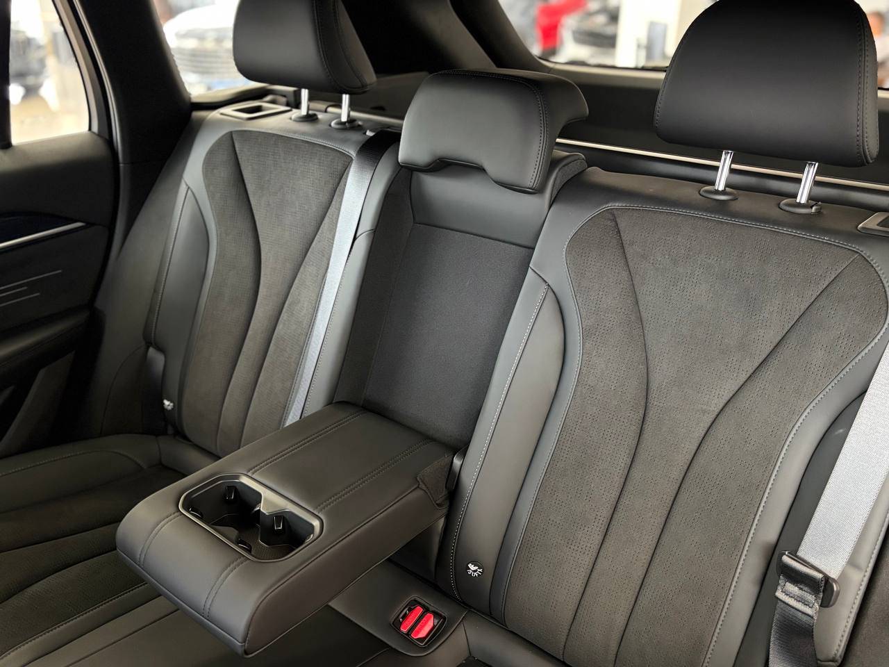 Geely Monjaro Flagship 2.0T (238 hp) 8AT 4WD