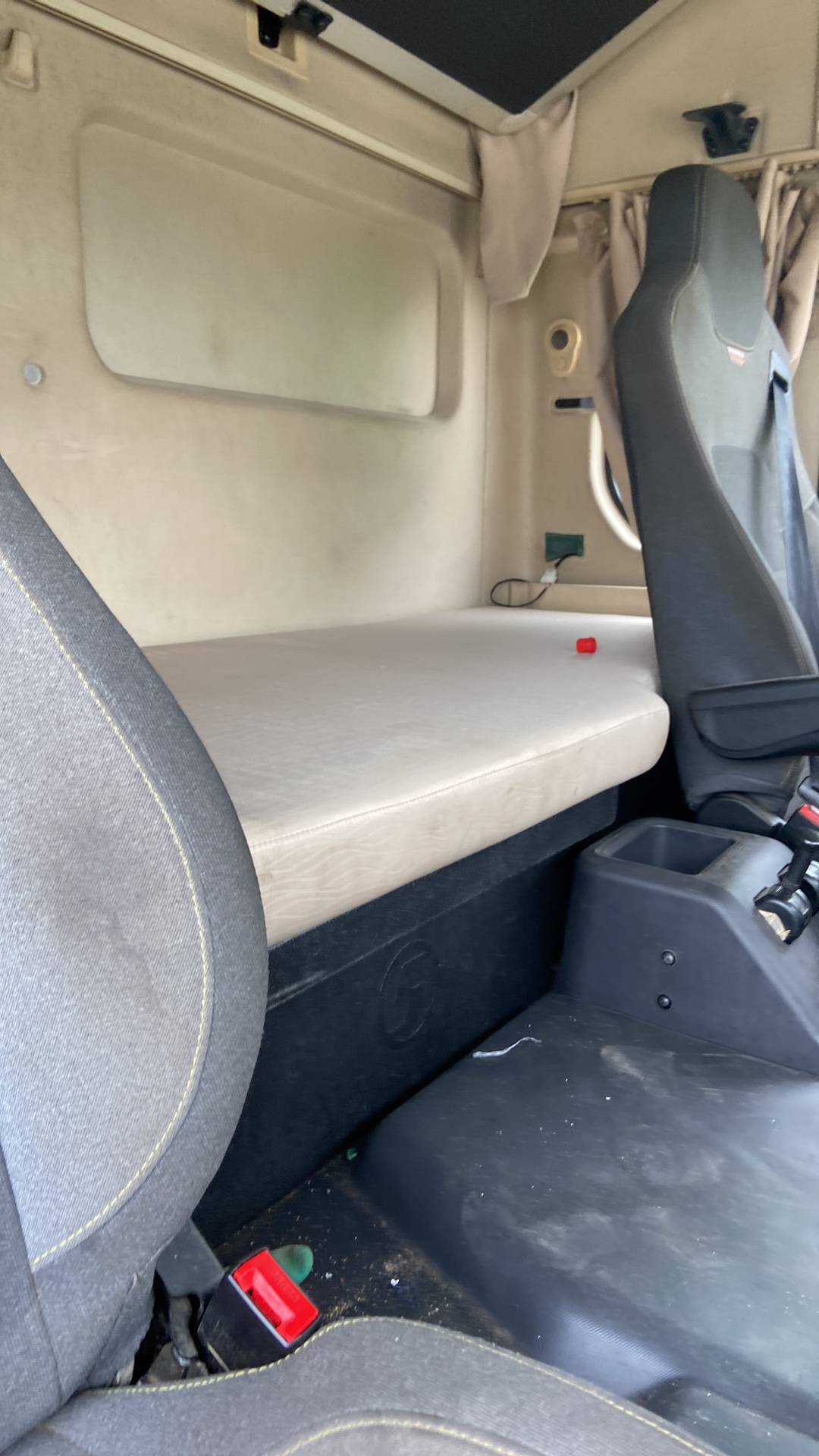 Shacman SX42584V324,  158 272 км, 2023 года в лизинг