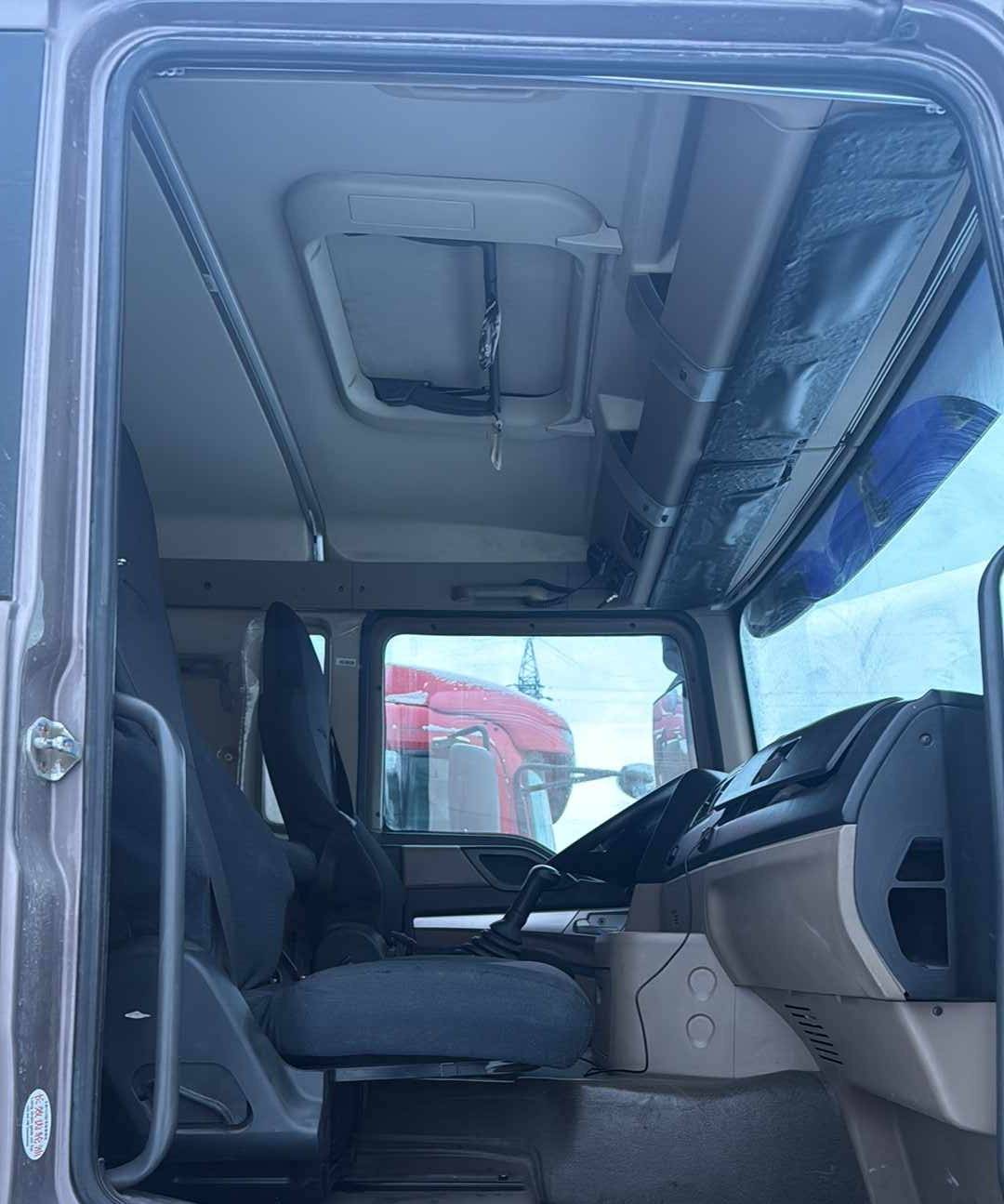 HOWO ZZ3317V386GE1 8х4,  120 415 км, 2023 года в лизинг