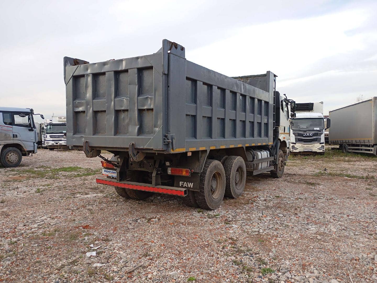 FAW CA3250P66K24T1E5 6х4,  115 275 км, 2022 года в лизинг
