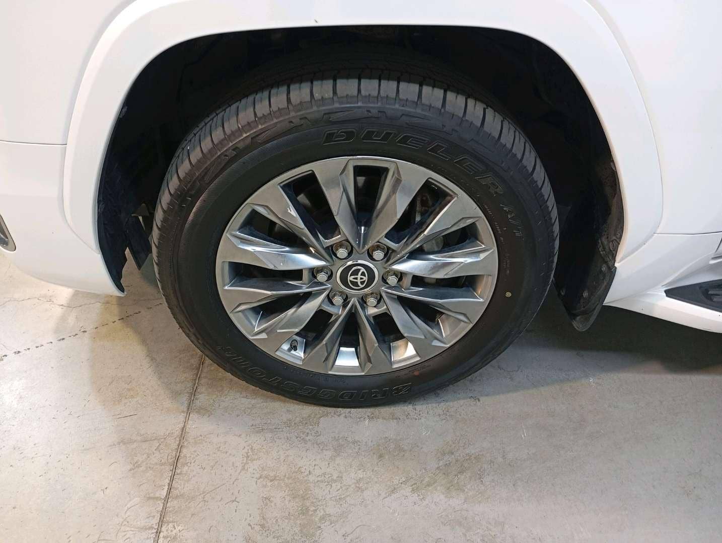 Toyota Land Cruiser 300,  74 165 км, 2021 года в лизинг