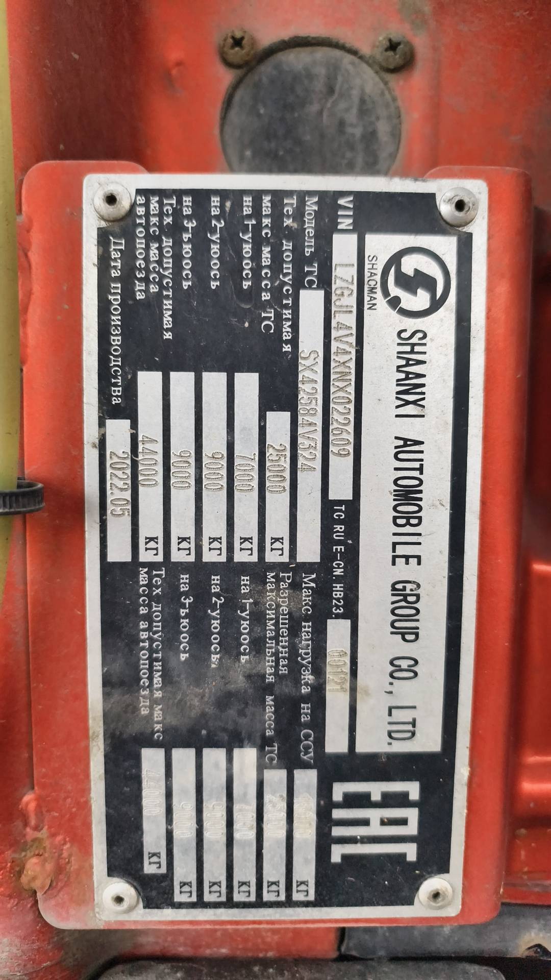 Shacman SX42584V324,  367 595 км, 2022 года в лизинг