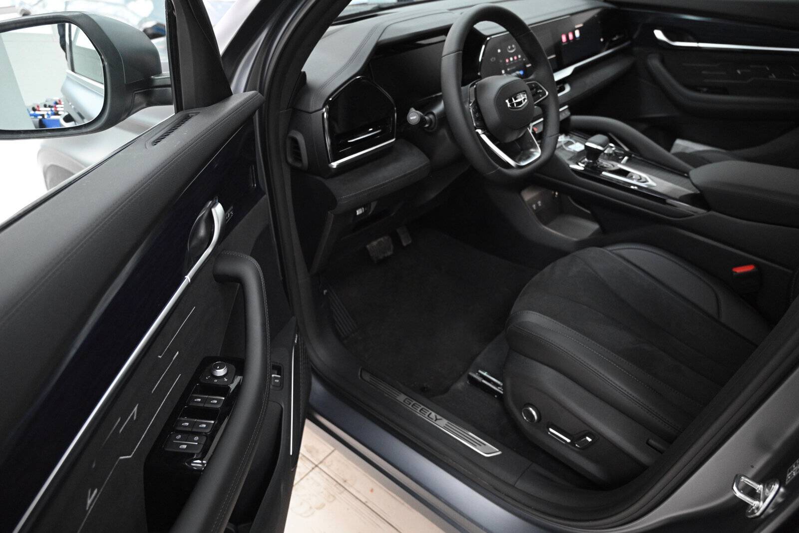Geely Monjaro Exclusive 2.0T (238 hp) 8AT 4WD
