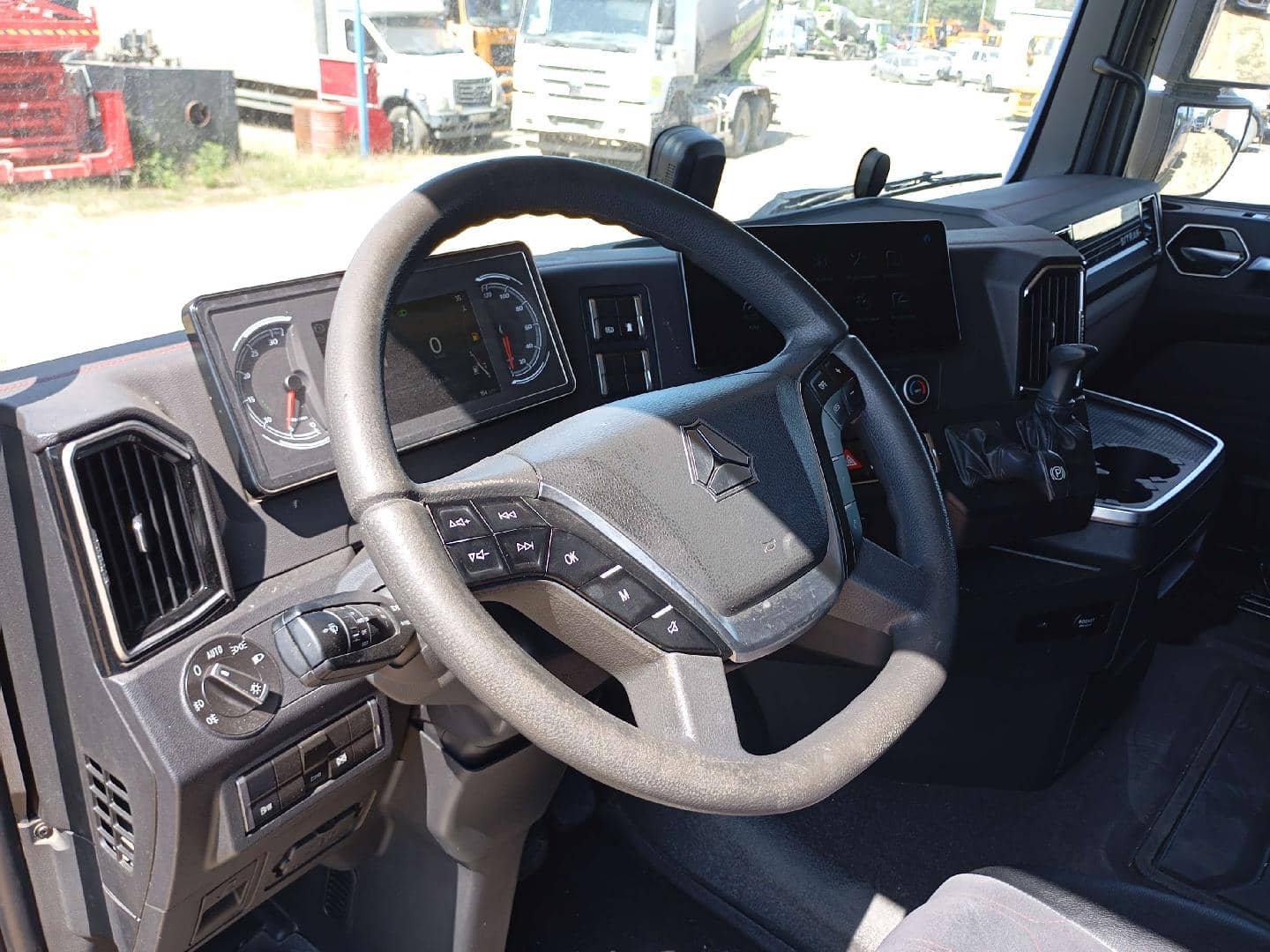 Sitrak С7Н MAX 6×4 ZZ4256V364HE,  165 355 км, 2023 года в лизинг