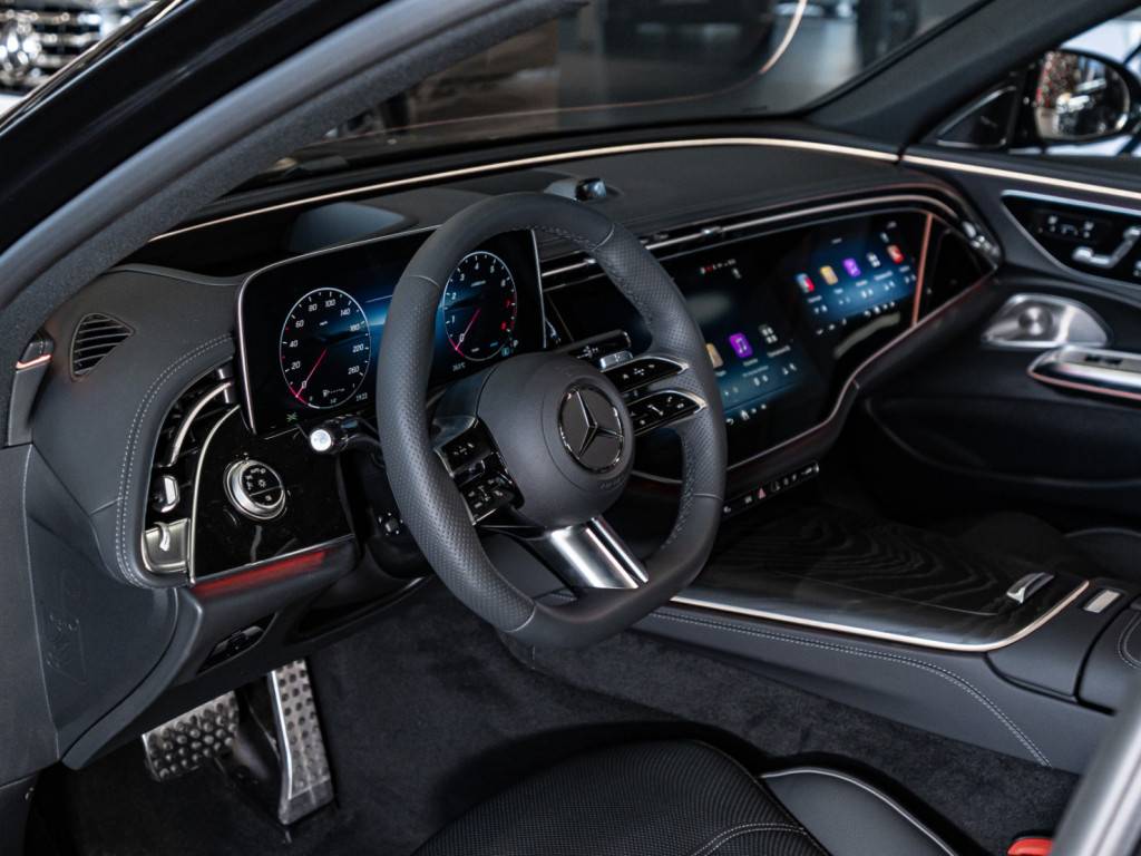 Mercedes-Benz E седан 300 4MATIC AMG Line