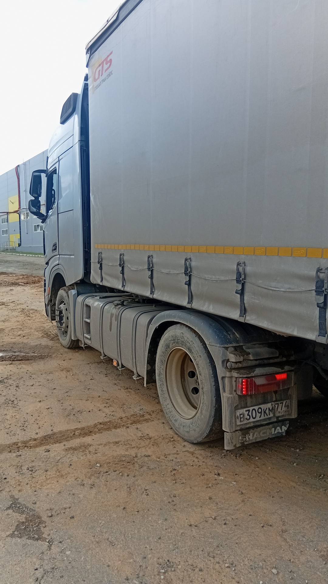 Shacman SX4188YY381,  313 626 км, 2023 года в лизинг