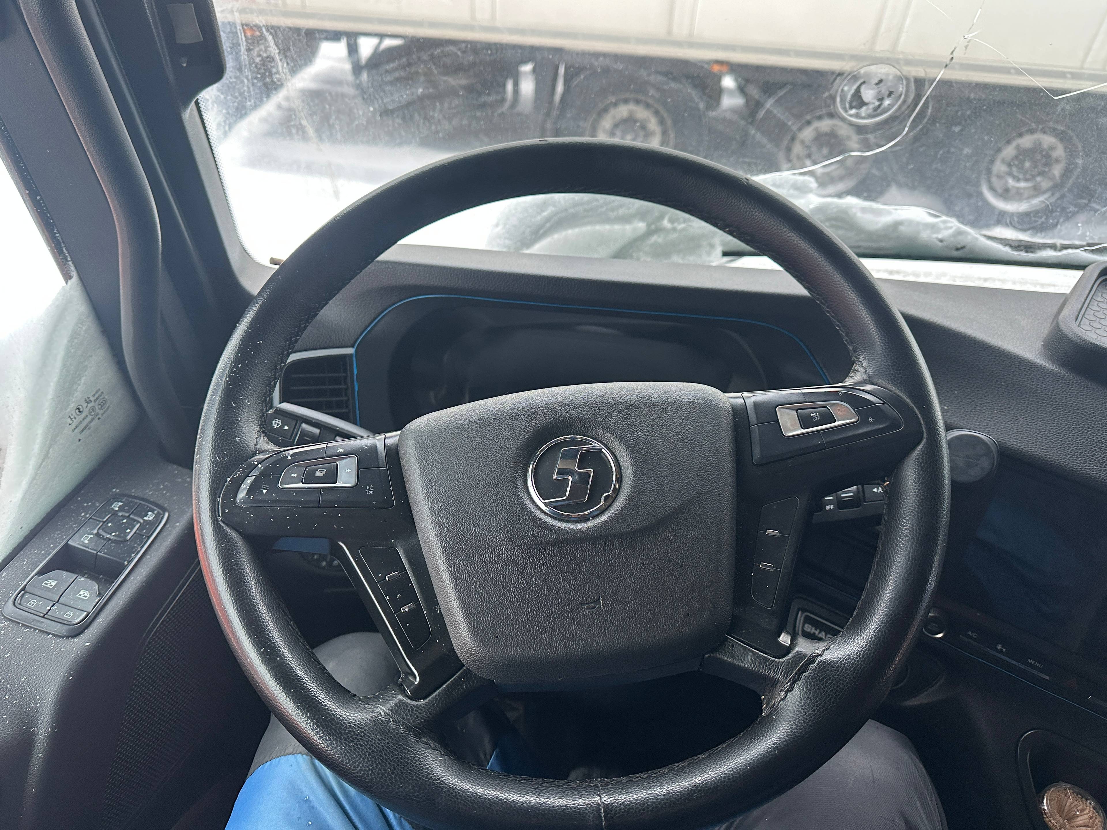 Shacman SX4188YY381,  311 596 км, 2023 года в лизинг