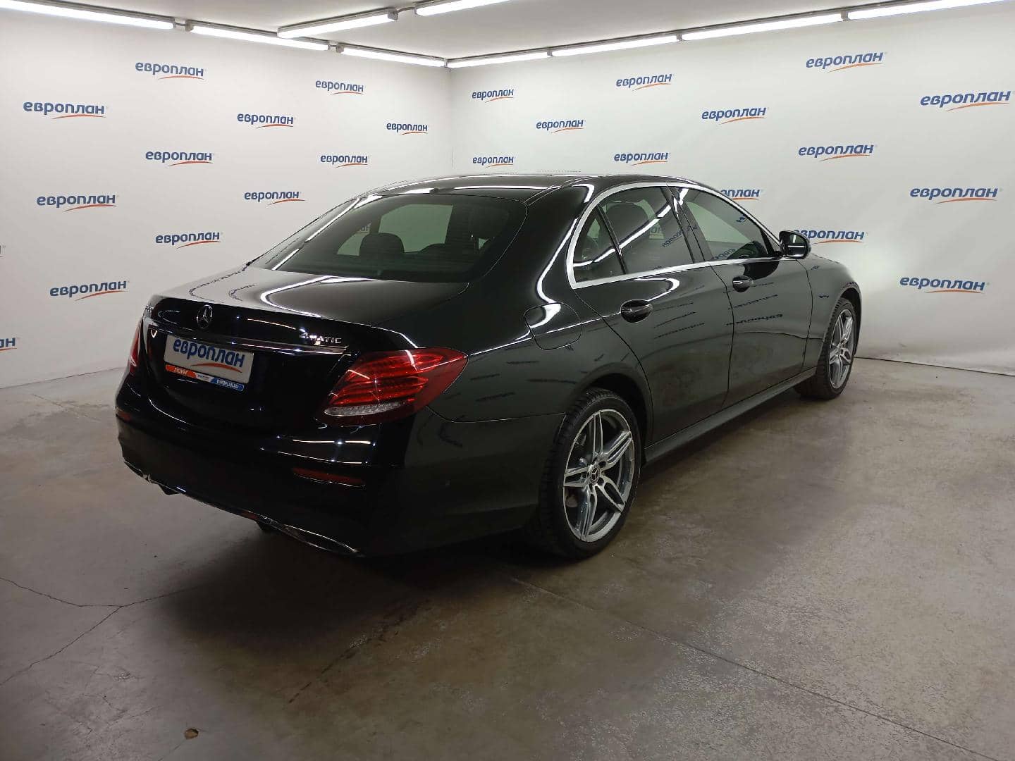Mercedes-Benz E седан,  118 667 км, 2019 года в лизинг