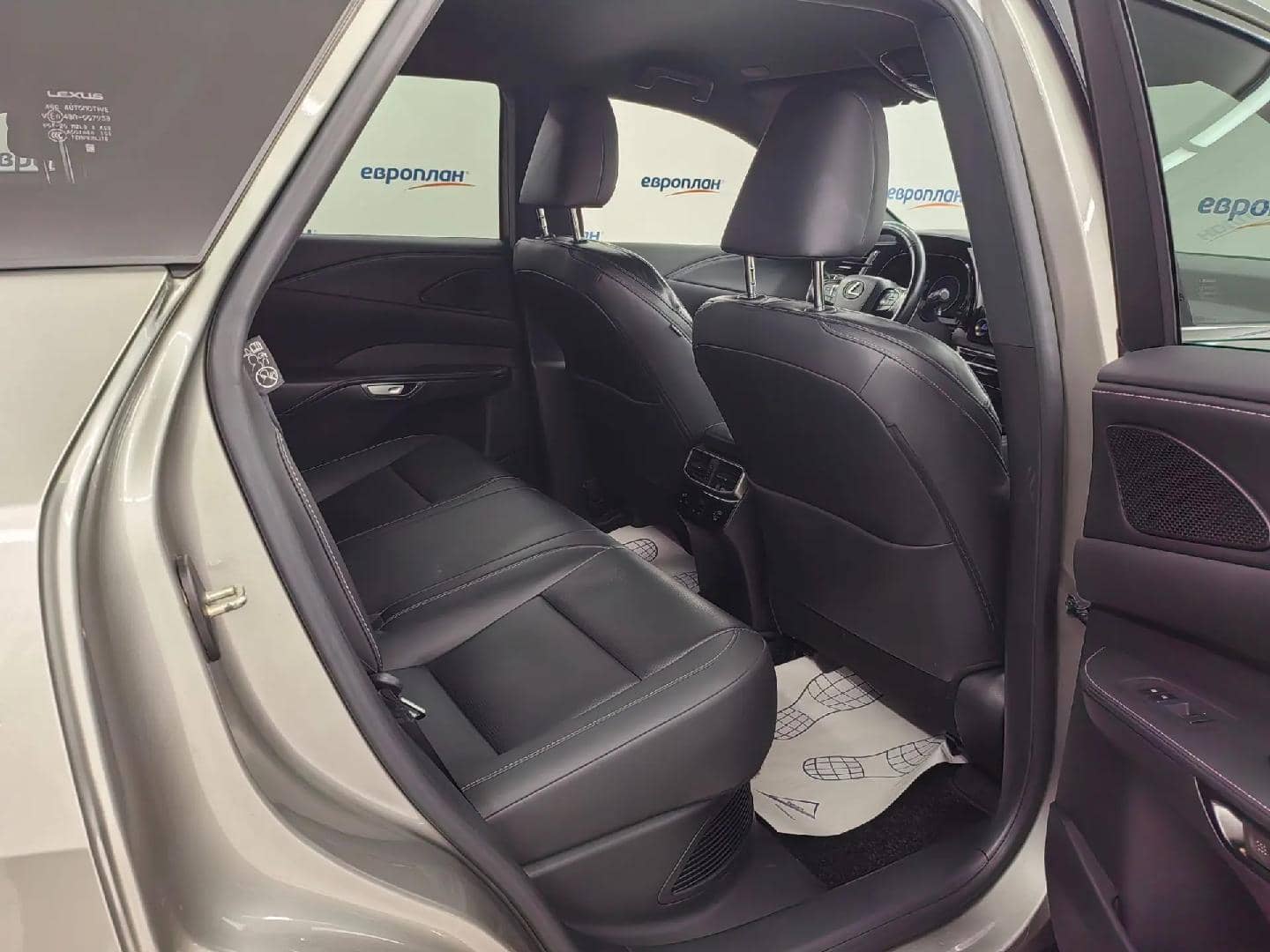 Lexus RX 450h+,  63 006 км, 2023 года в лизинг